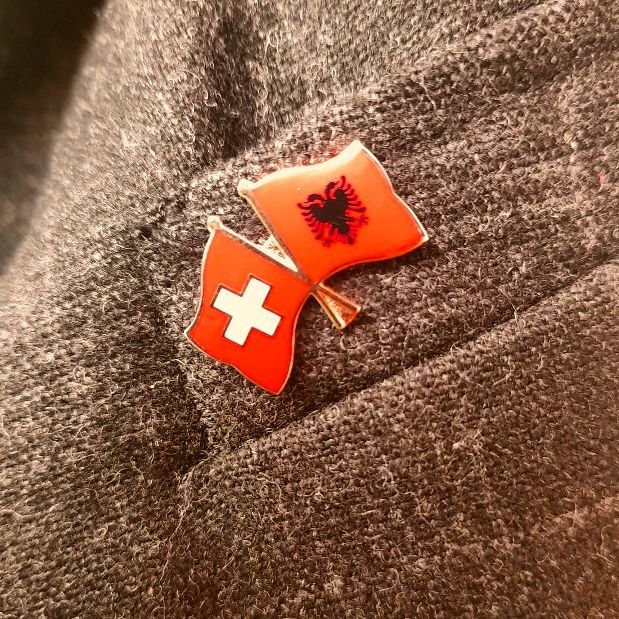 Deux peuples, une terre – Dy popuj, një dheu